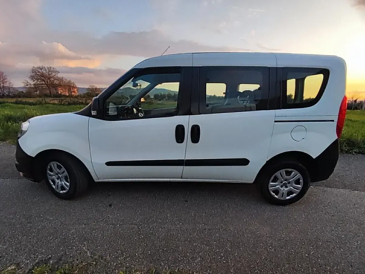 Usata Fiat Doblò 95 CV (69 kW) 2017 Bianco Monovolume