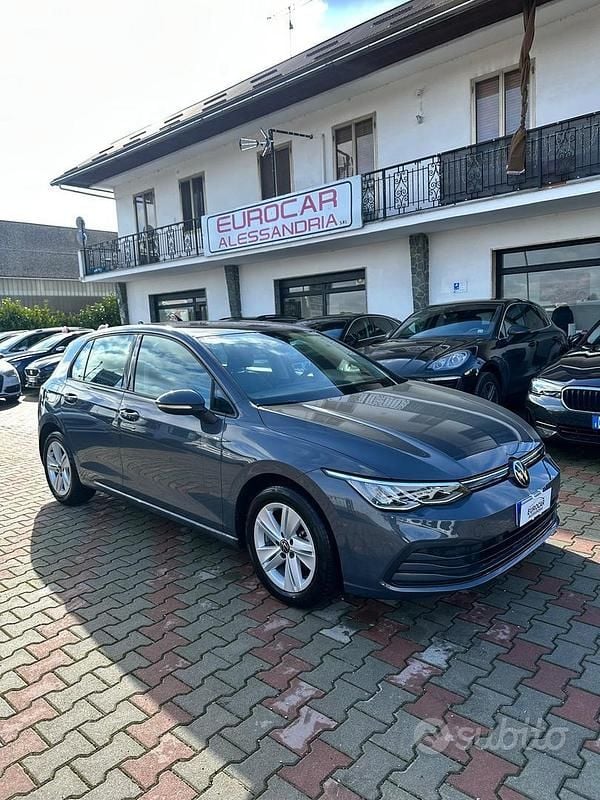 Usata VW Golf VIII Life 116 CV (85 kW) 2024 Grigio Berlina