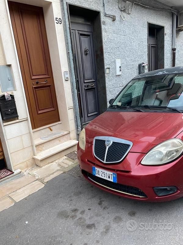 Usata Lancia Ypsilon 60 CV (44 kW) 2005 Rosso Utilitaria
