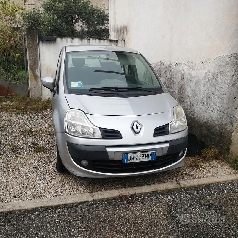 Grigio Usata 2009 Renault Modus Monovolume | 3800 € - Immagine 1/4