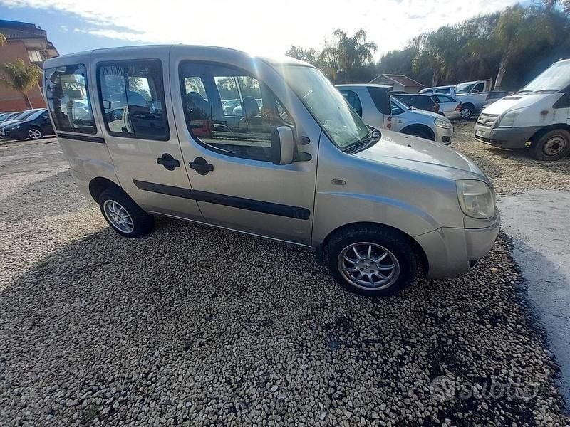 Usata Fiat Doblò Active 120 CV (88 kW) 2007 Grigio Monovolume