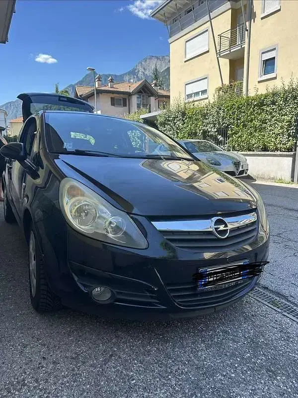 Usata Opel Corsa Edition 80 CV (58 kW) 2010 Utilitaria