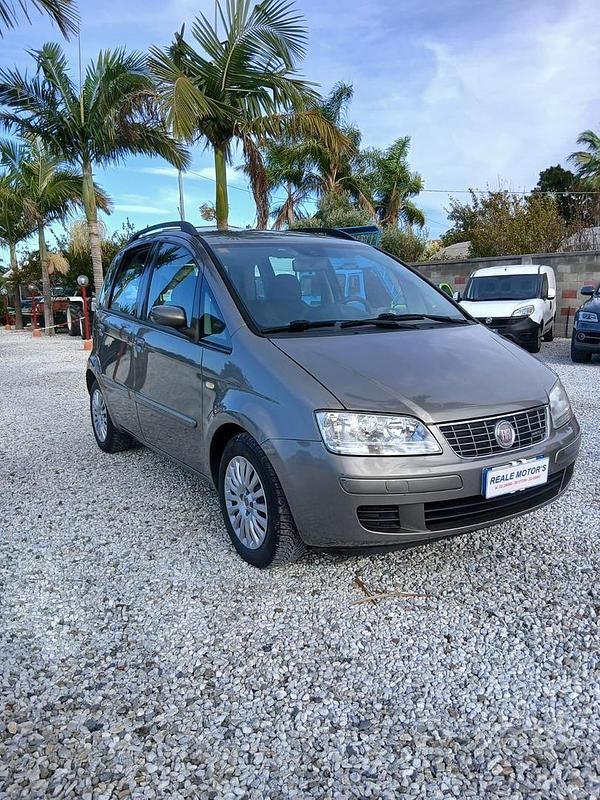Usata Fiat Idea 90 CV (66 kW) 2008 Marrone Monovolume