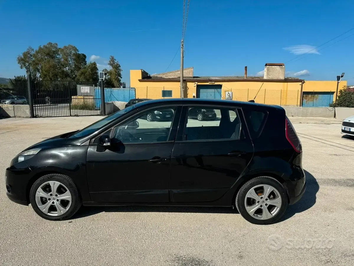 Usata Renault Scenic E-Tech XMOD 110 CV (80 kW) 2010 Nero Monovolume