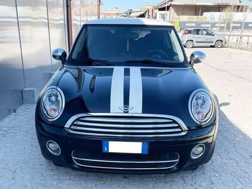 Usata Mini Cooper D 109 CV (80 kW) 2009 Nero Utilitaria