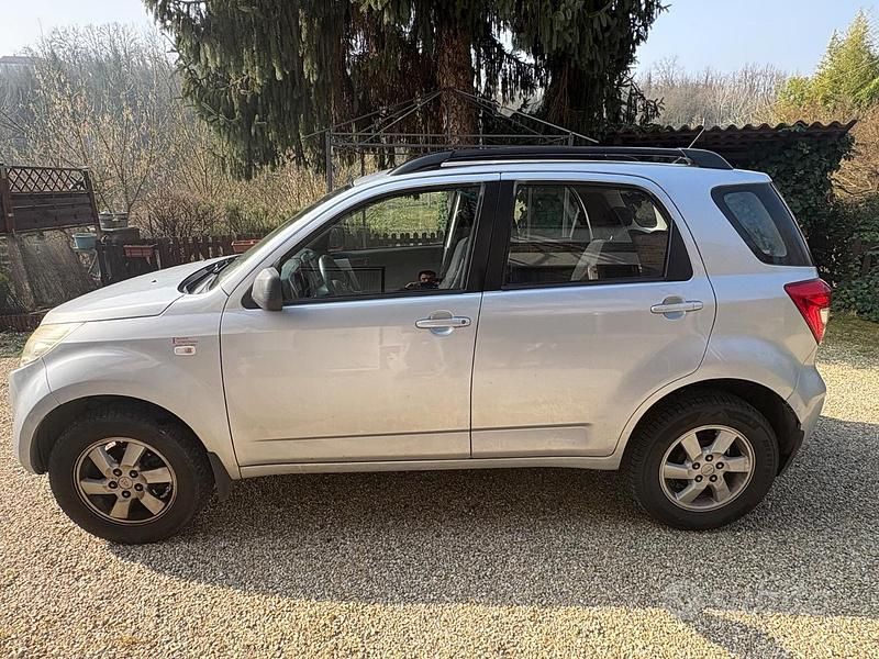 Usata Daihatsu Terios 105 CV (77 kW) 2007 Grigio SUV