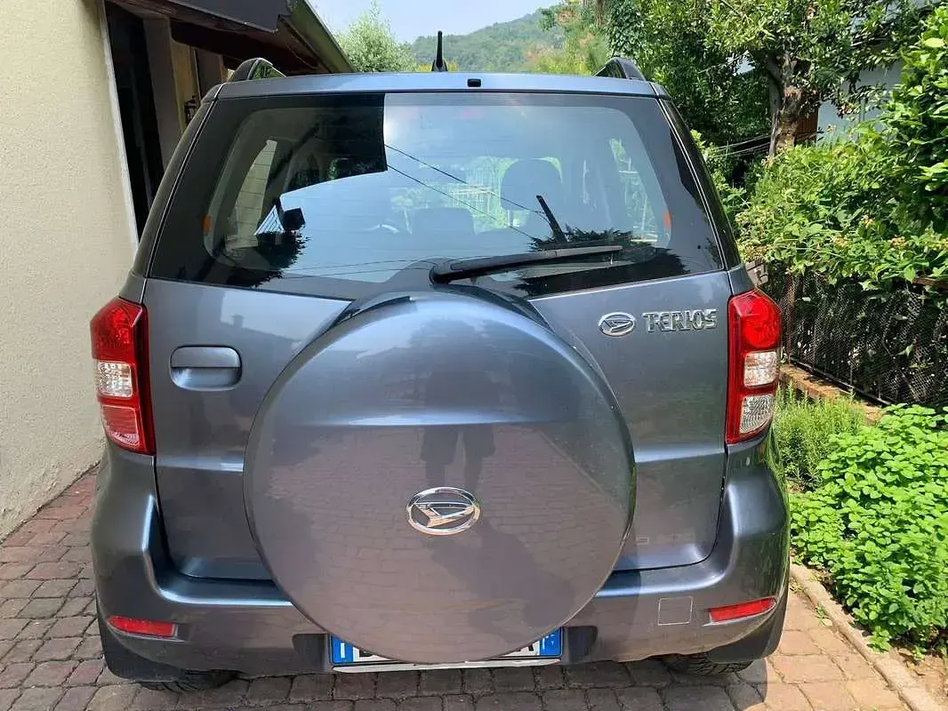Usata Daihatsu Terios 105 CV (77 kW) 2009 Grigio SUV