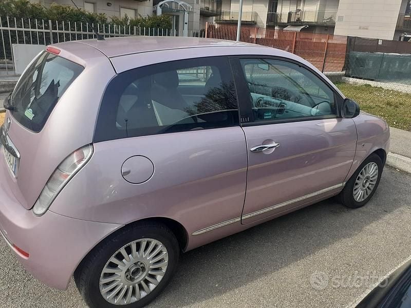 Usata Lancia Ypsilon 60 CV (44 kW) 2010 Lilla Utilitaria