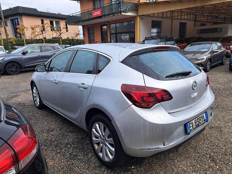 Usata Opel Astra Cosmo 131 CV (96 kW) 2014 Argento Berlina