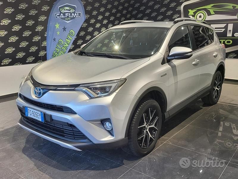 Grigio Usata 2017 Toyota RAV4 Hybrid SUV | 11.990 € (Ottimo prezzo) - Immagine 1/4