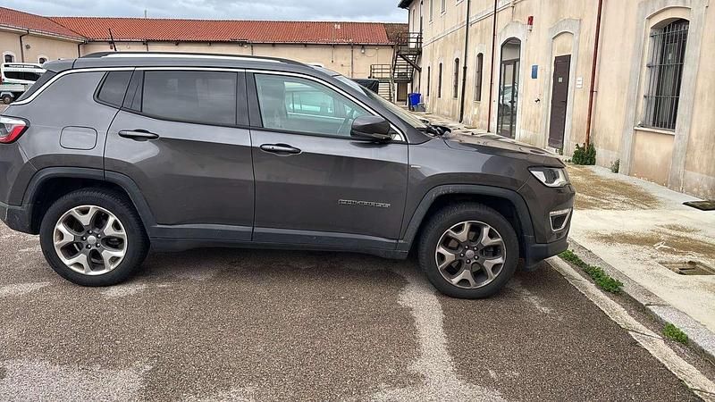 Usata Jeep Compass Limited 140 CV (102 kW) 2017 Grigio SUV