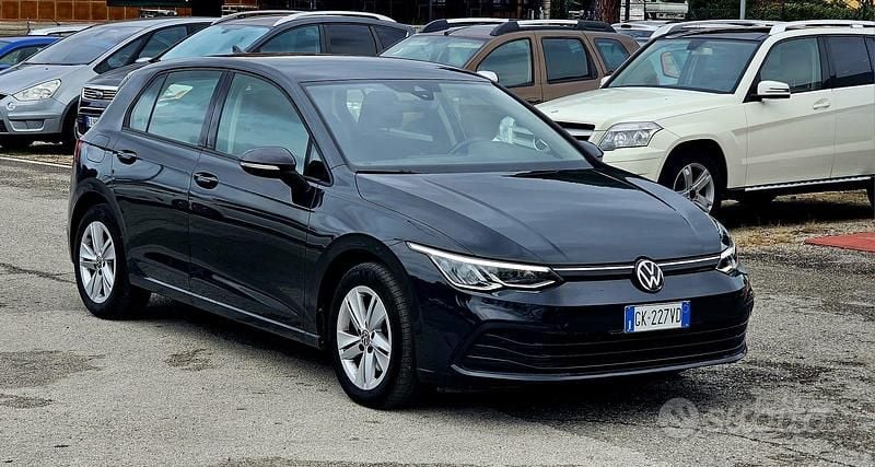 Usata VW Golf VIII Life 116 CV (85 kW) 2022 Grigio Berlina