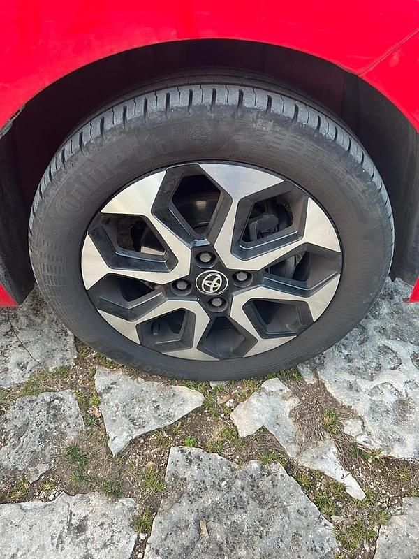 Usata Toyota Aygo 72 CV (52 kW) 2019 Rosso Utilitaria