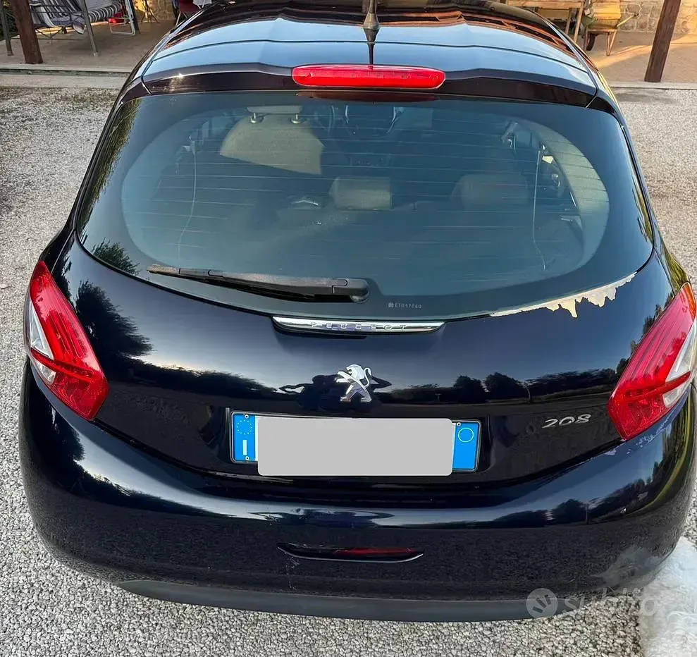 Usata Peugeot 208 Active 68 CV (50 kW) 2014 Bluazzurro Utilitaria