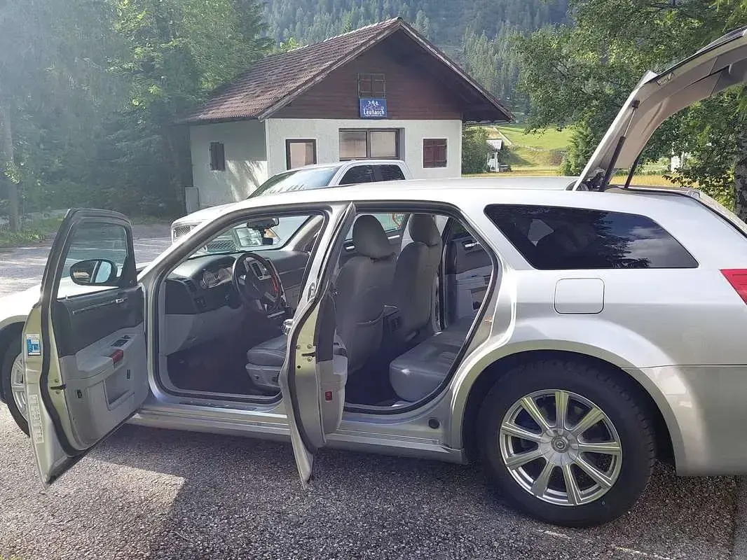 Usata Chrysler 300C Touring 218 CV (160 kW) 2006 Argento Station wagon