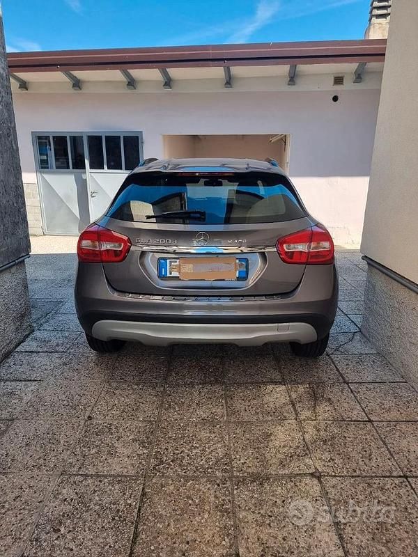 Usata Mercedes GLA200 Business 156 CV (114 kW) 2017 Grigio SUV