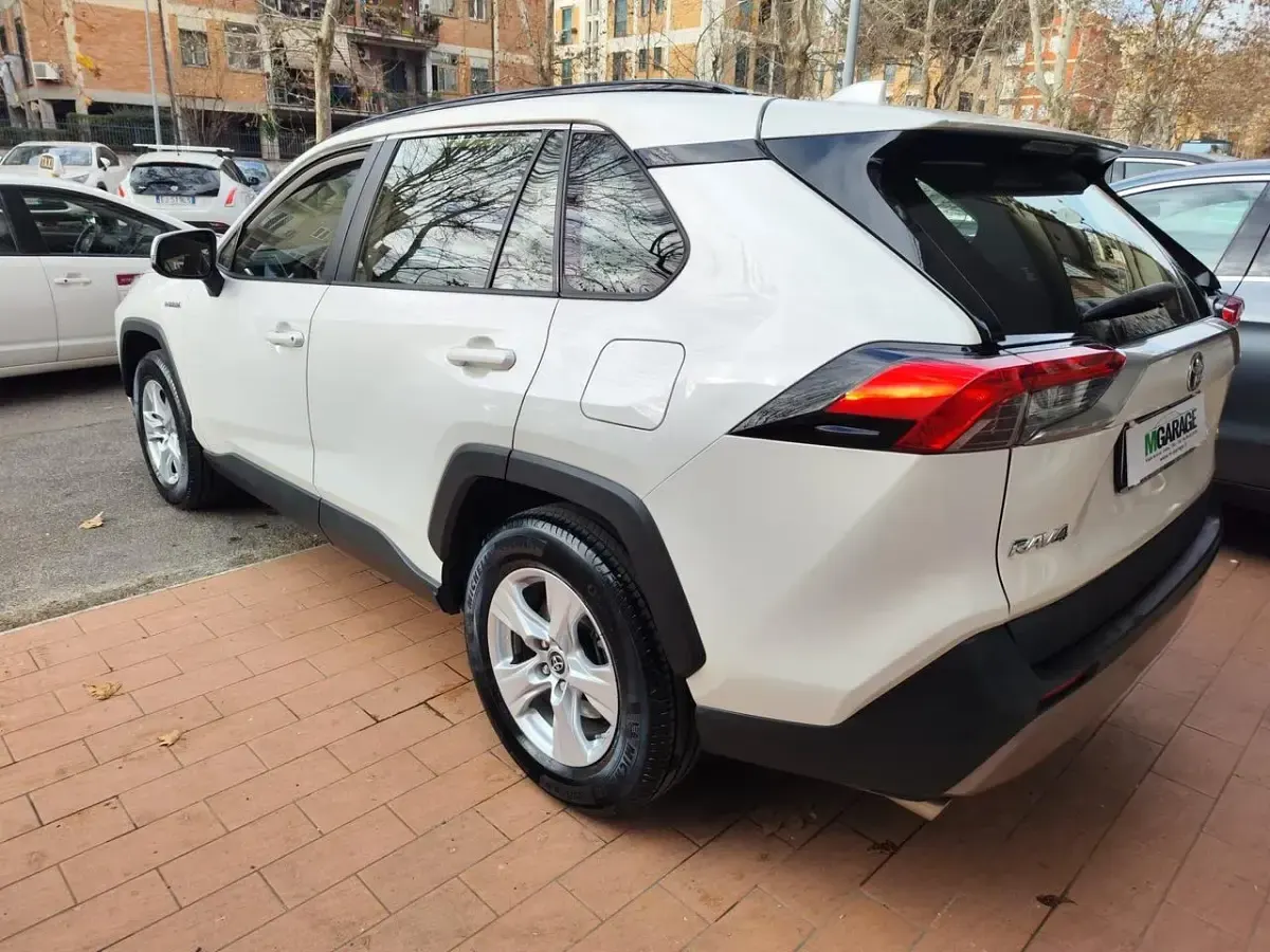 Usata Toyota RAV4 Hybrid Business Edition 178 CV (130 kW) 2022 Bianco SUV