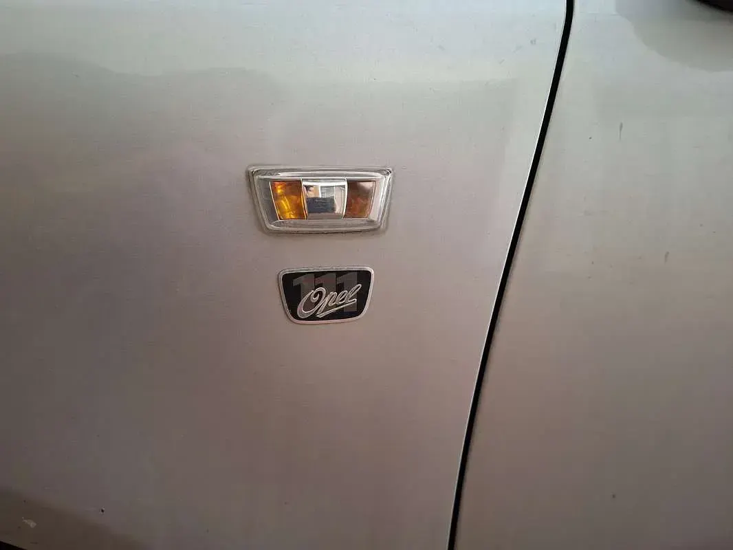 Usata Opel Corsa Edition 75 CV (55 kW) 2010 Grigio Utilitaria