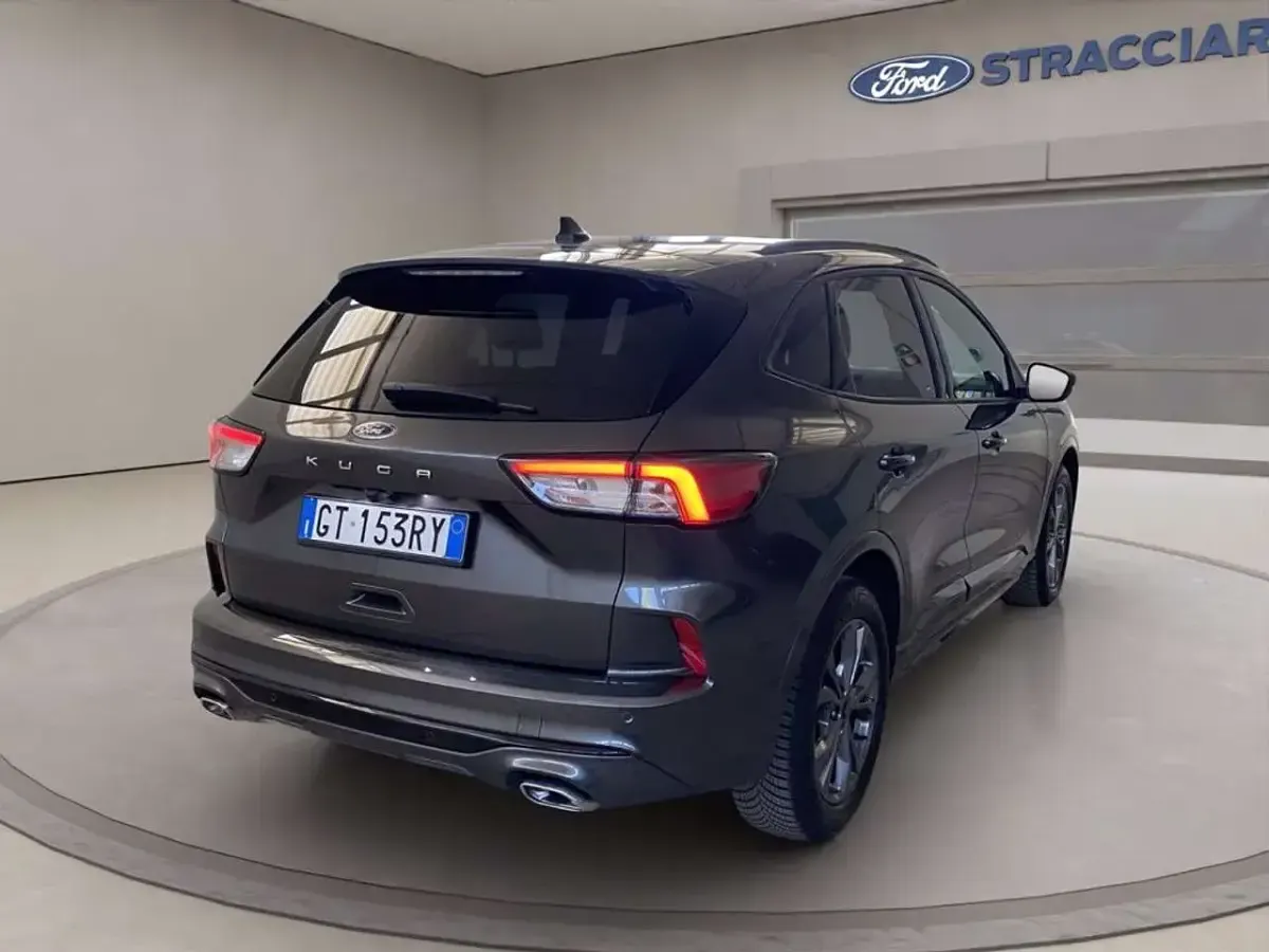 Usata Ford Kuga ST-Line 120 CV (88 kW) 2024 Grigio metallizzato SUV