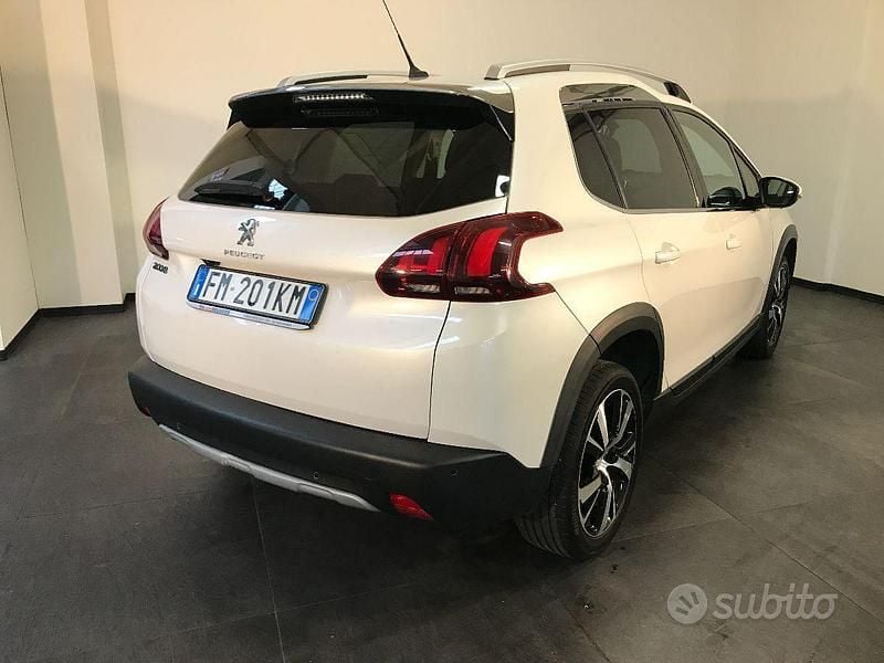 Usata Peugeot 2008 Allure 100 CV (73 kW) 2017 Bianco SUV