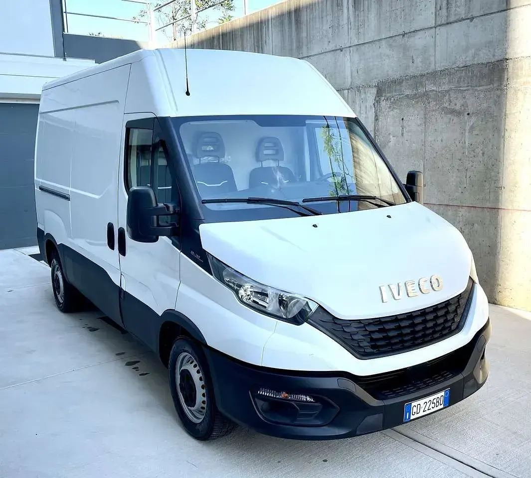 Usata Iveco 35.12 116 CV (85 kW) 2020 Bianco polare pastello Furgone