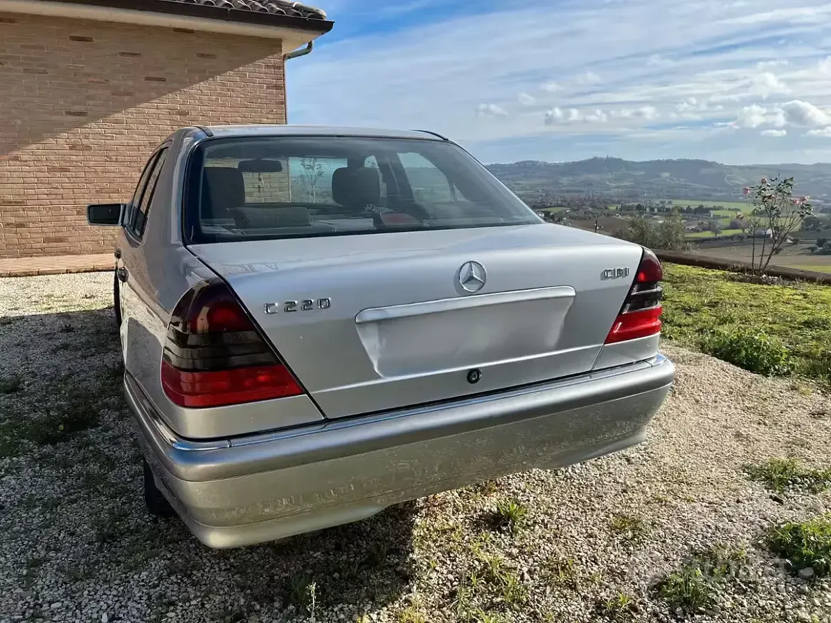 Usata Mercedes C220 Elegance 125 CV (91 kW) 1998 Grigio Berlina