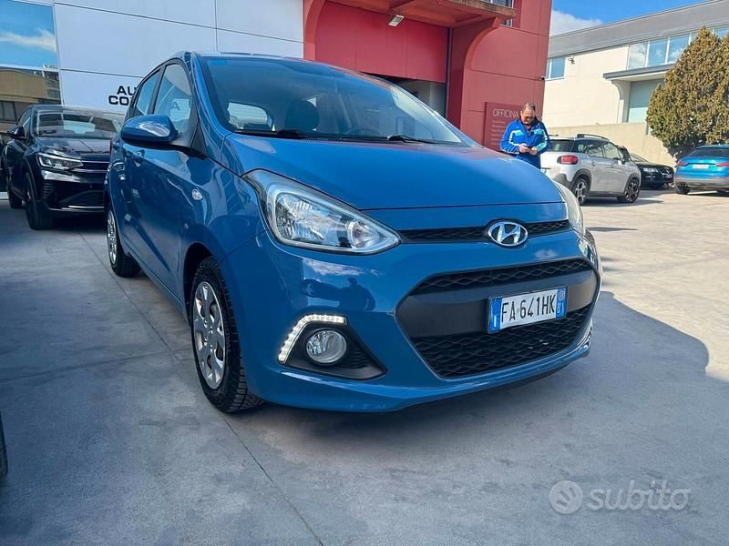 Usata Hyundai i10 66 CV (48 kW) 2015 Blu Utilitaria