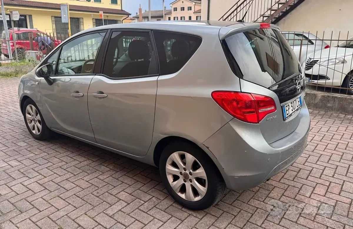 Usata Opel Meriva 95 CV (69 kW) 2012 Grigio Monovolume