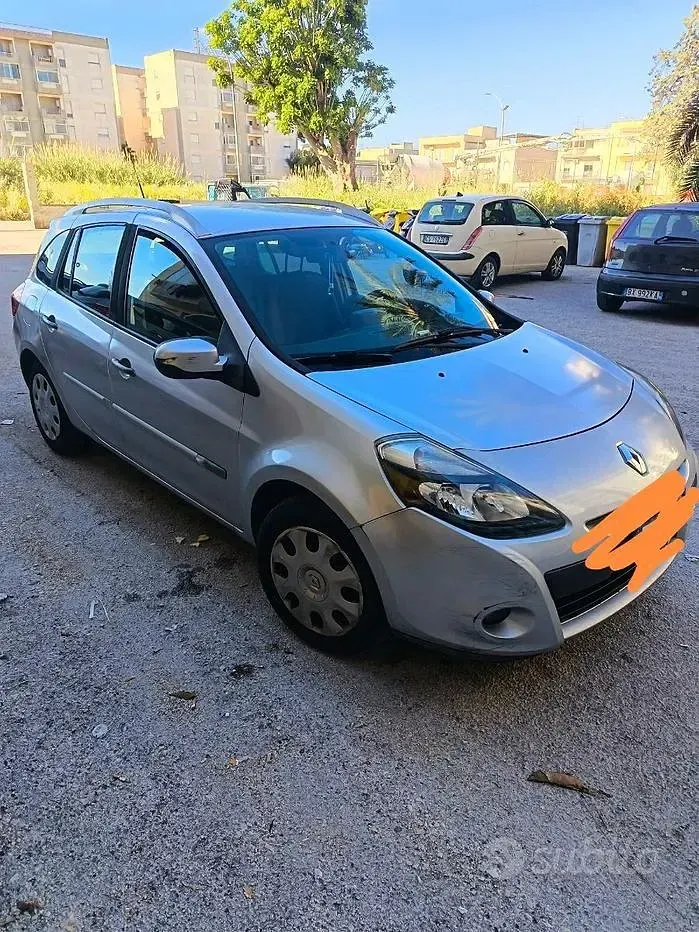 Usado Renault Clio II 54 CV (39 kW) 2010 Gris Berlina