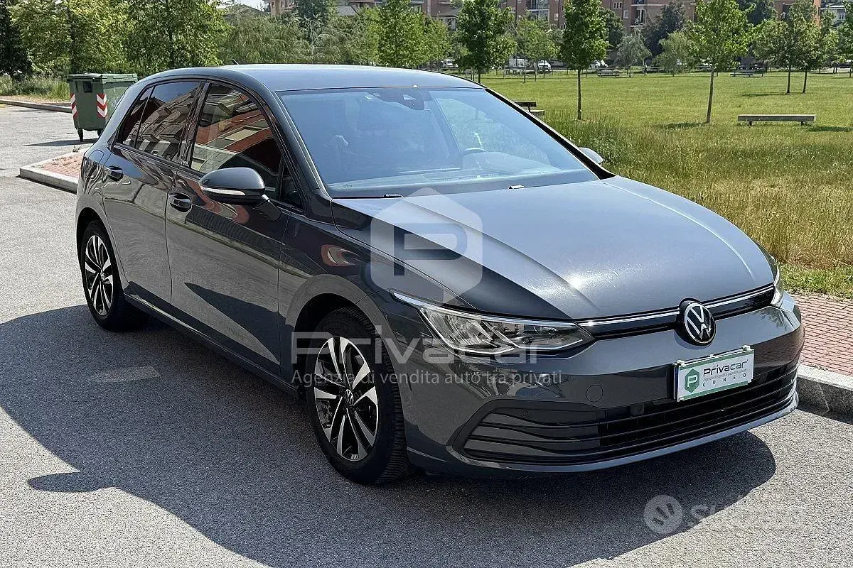 Usata VW Golf VII Life 116 CV (85 kW) 2021 Grigio Utilitaria