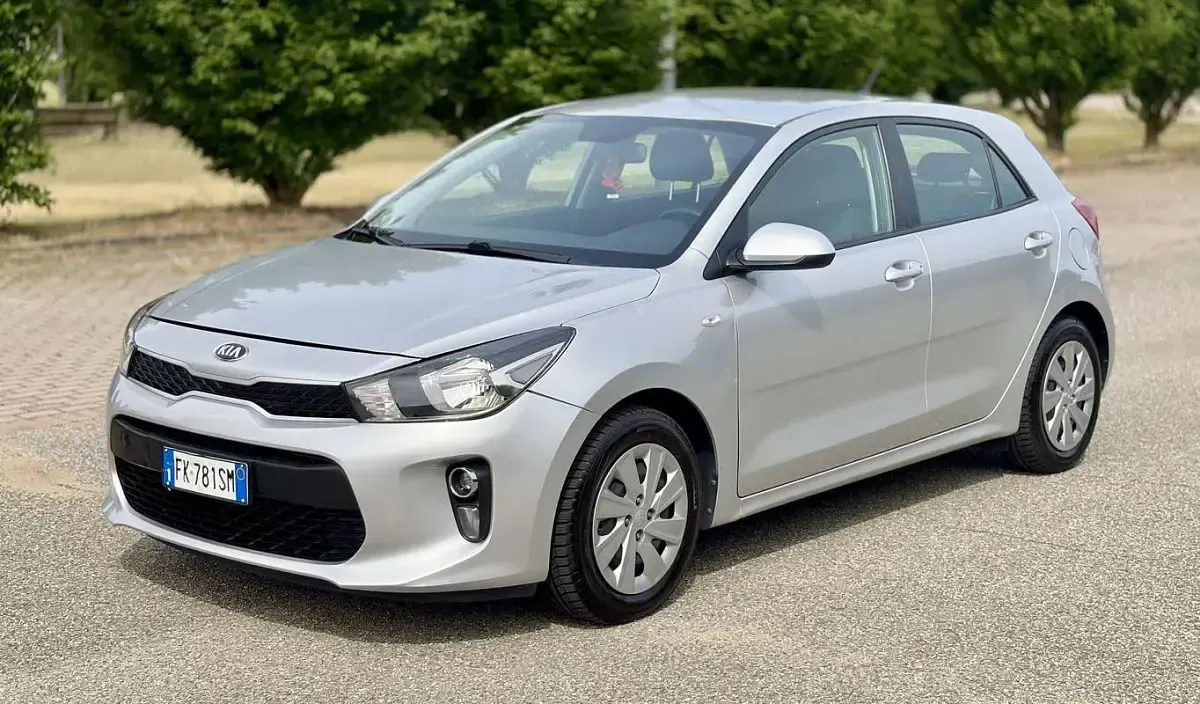 Gebraucht Kia Rio 84 PS (61 kW) 2017 Grau Limousine