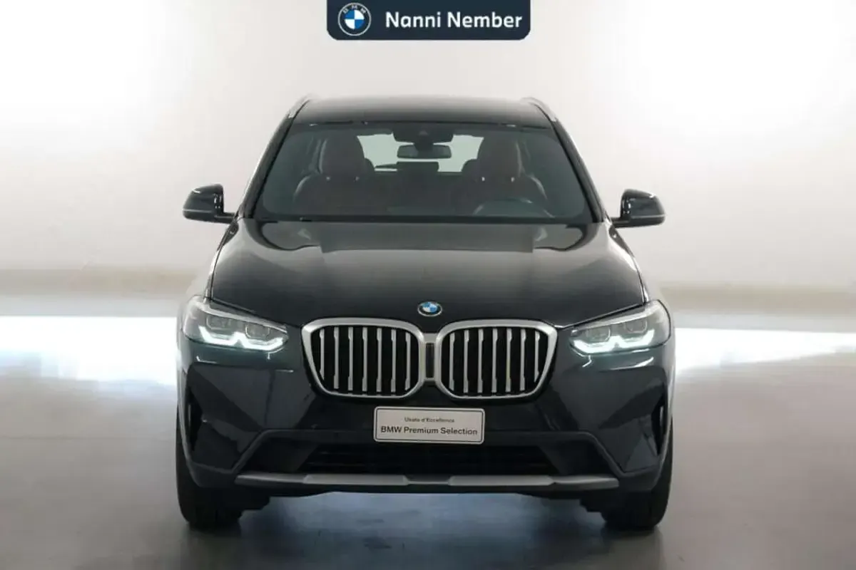 Usata BMW X3 184 CV (135 kW) 2022 Black sapphire metallizzato SUV