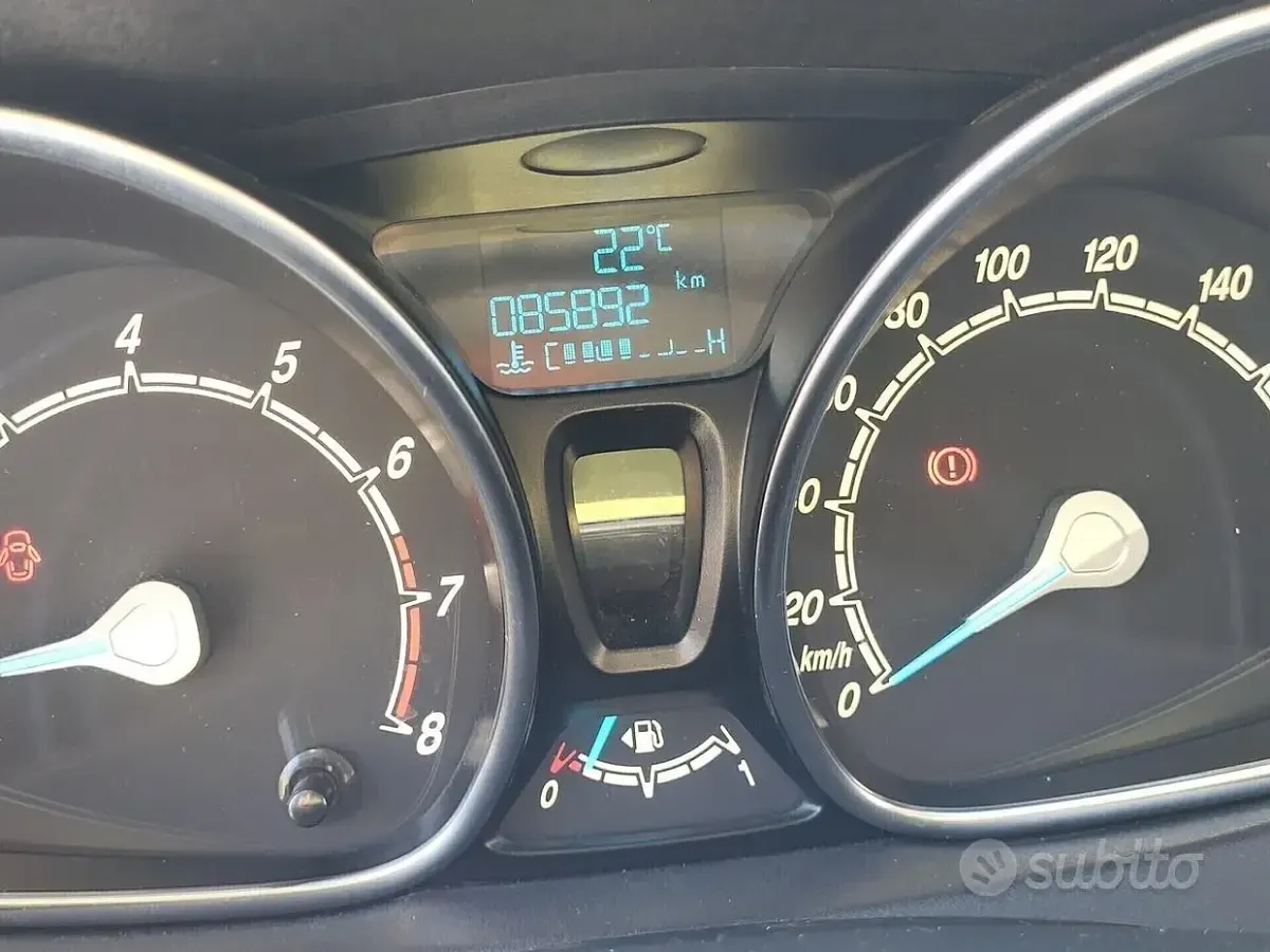 Usata Ford Fiesta 60 CV (44 kW) 2016 Nero Utilitaria