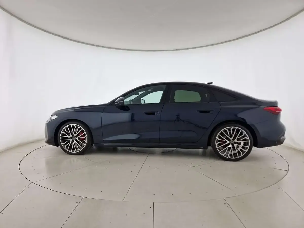 Nuova Audi A5 S-Line 204 CV (150 kW) 2025 Blu firmamento metallizzato Berlina