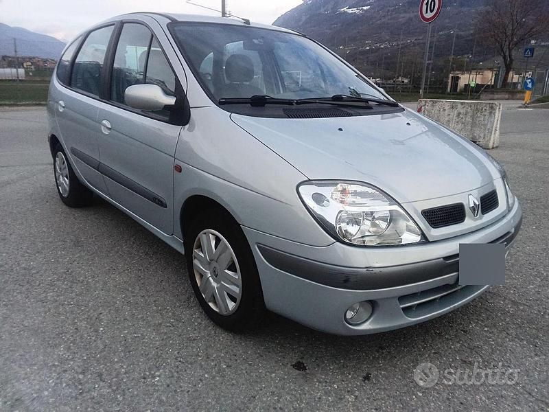 Usata Renault Scénic 107 CV (78 kW) 2002 Grigio Monovolume