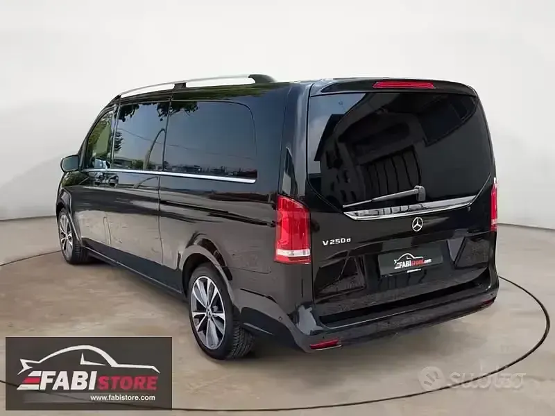 Usata Mercedes V250 Premium 190 CV (139 kW) 2024 Nero Monovolume