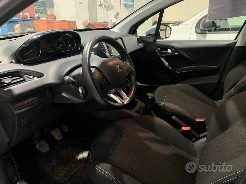 Usata Peugeot 208 2017 Grigio Utilitaria