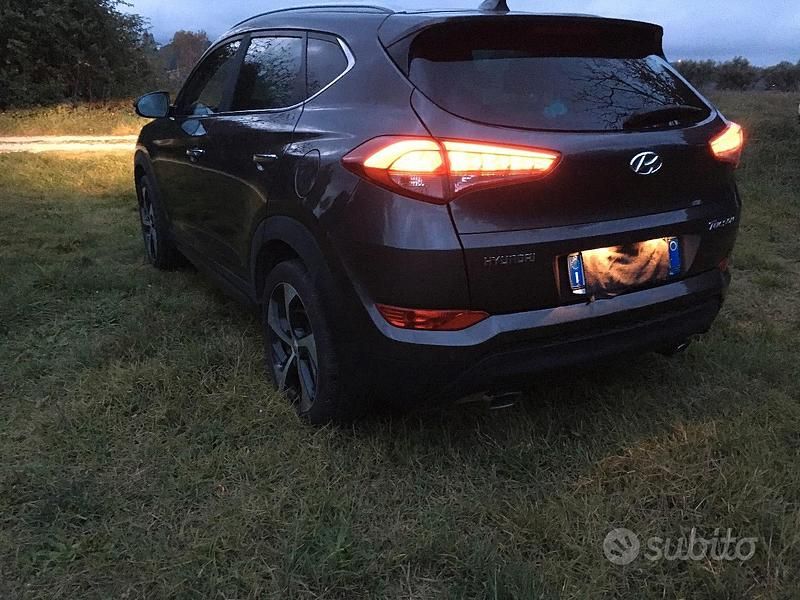 Usata Hyundai Tucson 116 CV (85 kW) 2017 Marrone SUV