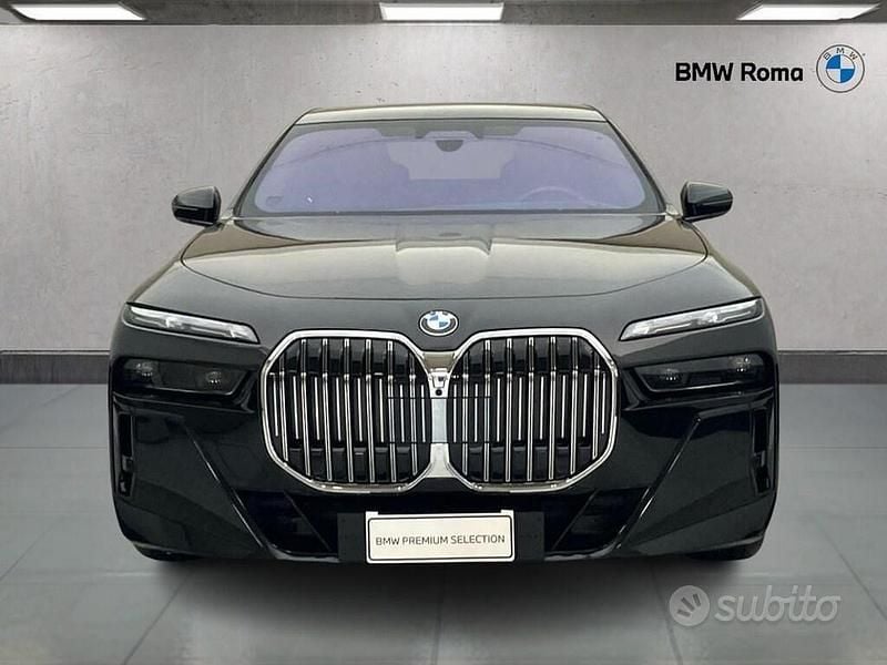 Usata BMW 740 M Sport 299 CV (219 kW) 2025 Black sapphire metallic Berlina