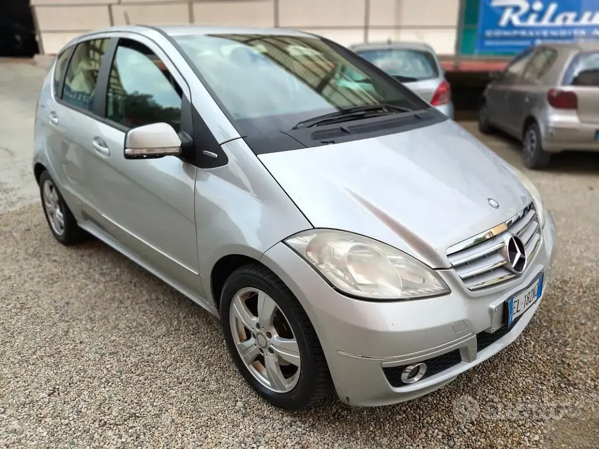 Usata Mercedes A160 Avantgarde 82 CV (60 kW) 2011 Grigio Utilitaria