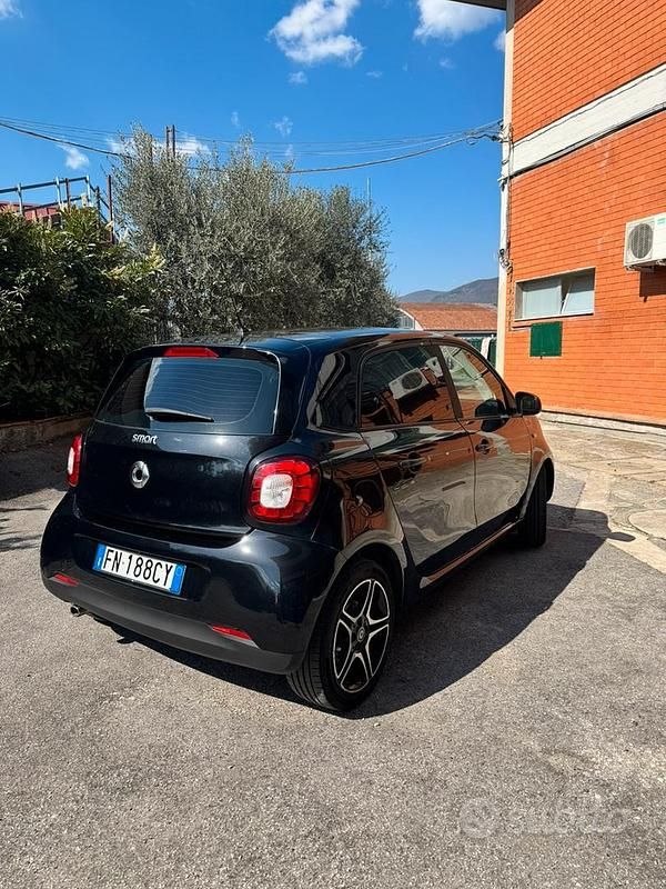 Usata Smart ForFour 90 CV (66 kW) 2018 Nero Utilitaria