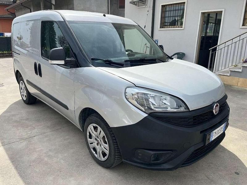 Usata Fiat Doblò 95 CV (69 kW) 2018 Argento Monovolume