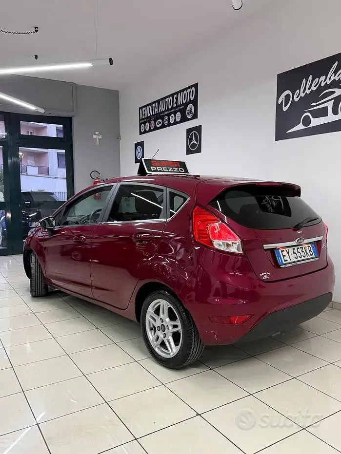 Usata Ford Fiesta Titanium 75 CV (55 kW) 2015 Rosso Utilitaria