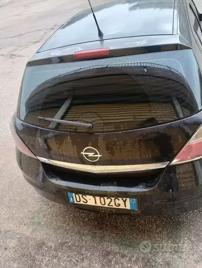 Usata Opel Astra 125 CV (91 kW) 2008 Nero Berlina