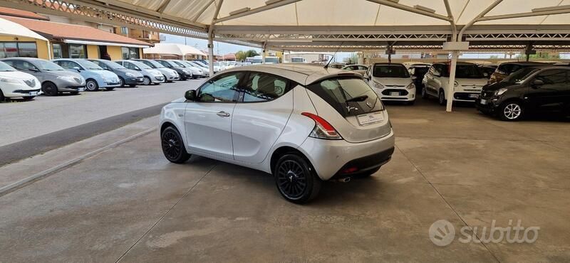 Usata Lancia Ypsilon S 95 CV (69 kW) 2015 Argento Utilitaria