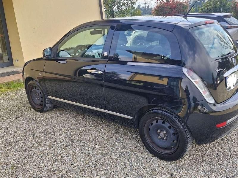 Usata Lancia Ypsilon Platinum 77 CV (56 kW) 2010 Nero Utilitaria