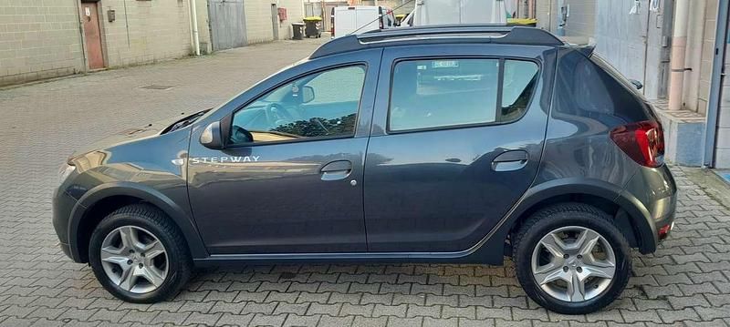 Usata Dacia Sandero Stepway 90 CV (66 kW) 2019 Grigio Berlina