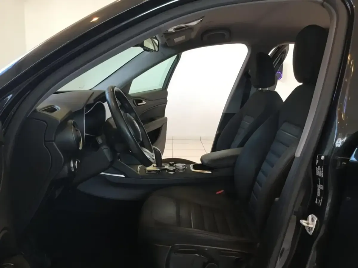 Usata Alfa Romeo Stelvio Business 160 CV (117 kW) 2021 Nero SUV