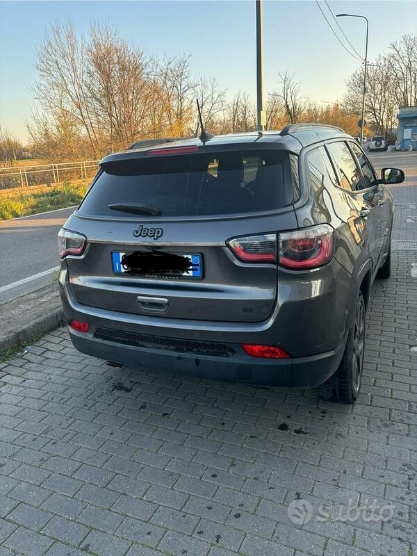 Grigio Usata 2021 Jeep Compass SUV | 19.900 € (Buon prezzo) - Immagine 1/4