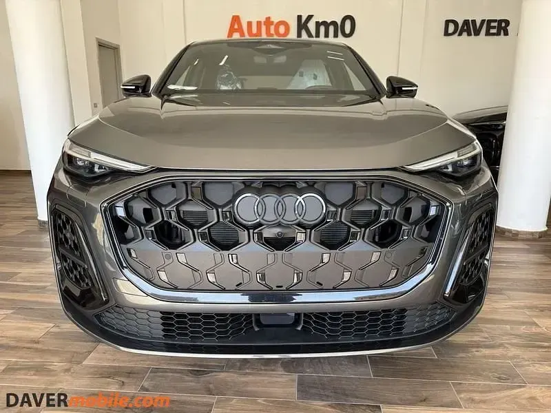 Nuova Audi Q5 Sportback 204 CV (150 kW) 2026 Grigio scuro SUV